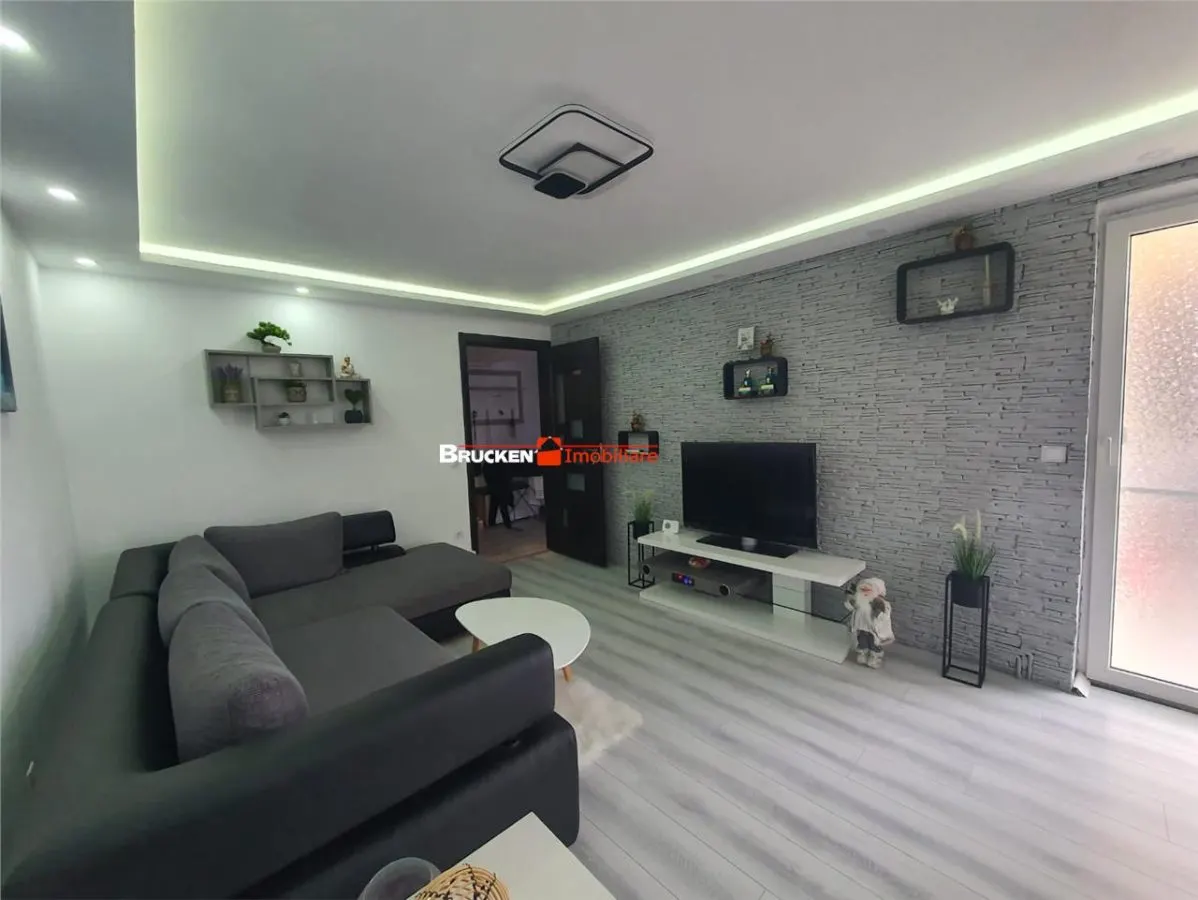 Apartament cu 2 camere de vanzare - foto 3