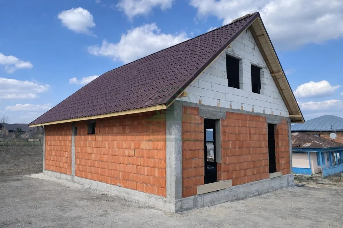 Casa 4 camere Voinesti Iasi, centru - foto 1