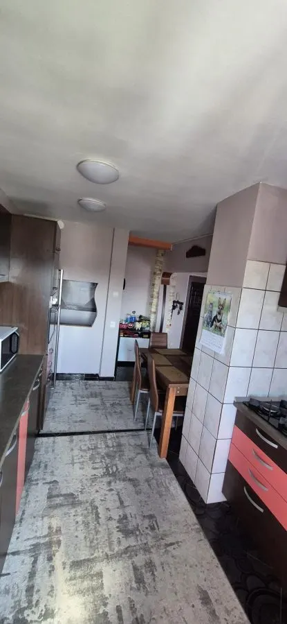 Apartament 4 camere decomandat zona Triaj - foto 2
