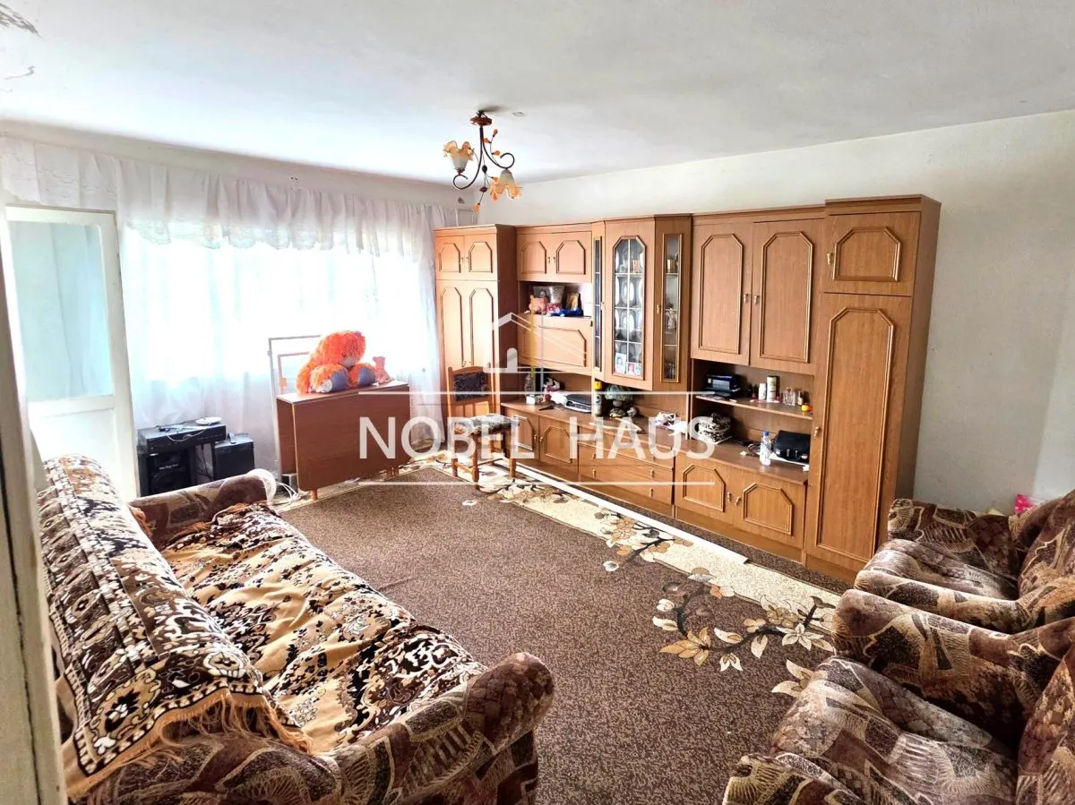 Apartament 3 camere, decomandat, etajul 4, zona biserica Sf Mina - foto 1