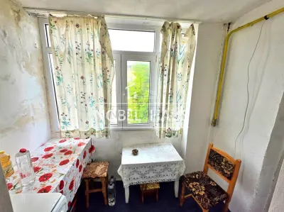 Apartament 3 camere, decomandat, etajul 4, zona biserica Sf Mina - foto 6