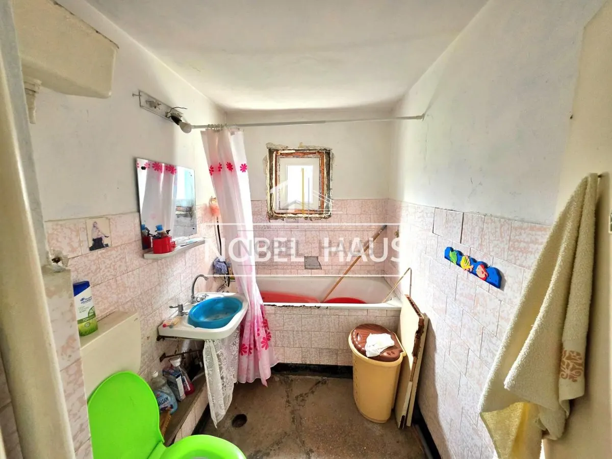 Apartament 3 camere, decomandat, etajul 4, zona biserica Sf Mina - foto 7