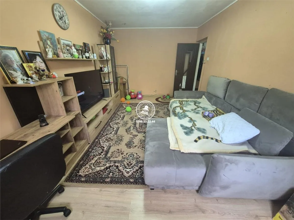 Apartament 3 camere decomandat zona Galata-Iasi - foto 2