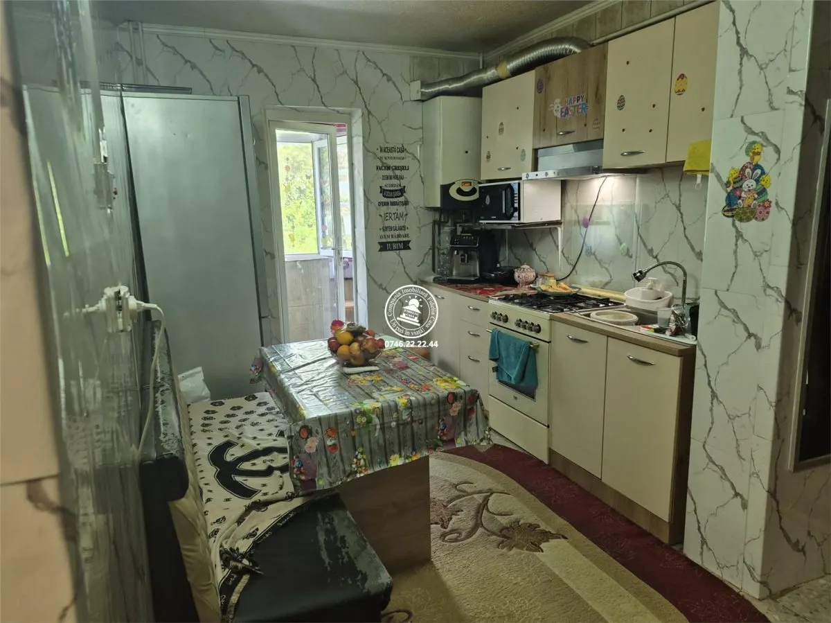Apartament 3 camere decomandat zona Galata-Iasi - foto 5