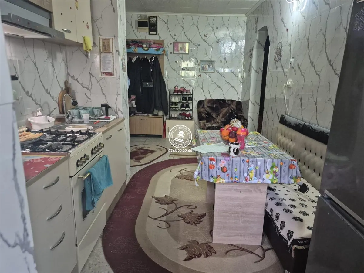 Apartament 3 camere decomandat zona Galata-Iasi - foto 7