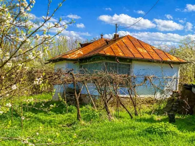 Casa batraneasca + 4600 mp teren intravilan, Poiana - Iasi - Schitu Duca