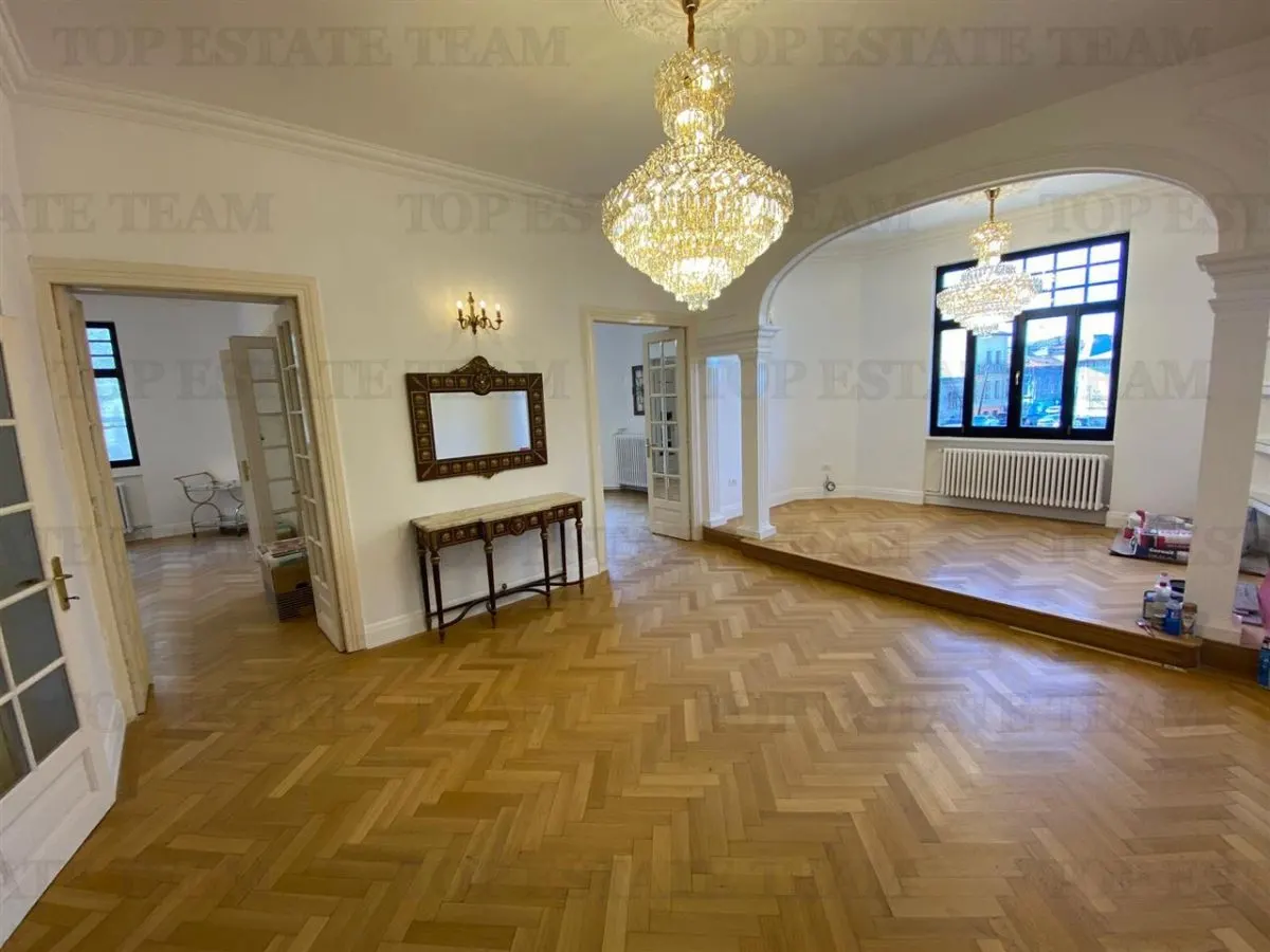 Apartament de vanzare cu 5 camere, imobil consolidat - foto 1