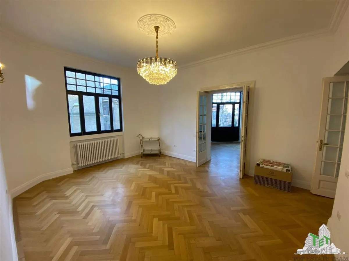 Apartament de vanzare cu 5 camere, imobil consolidat - foto 2