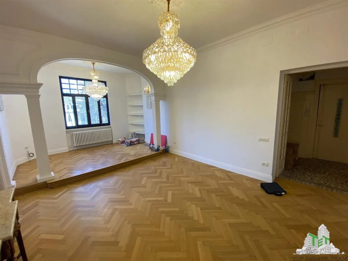 Apartament de vanzare cu 5 camere, imobil consolidat - foto 8