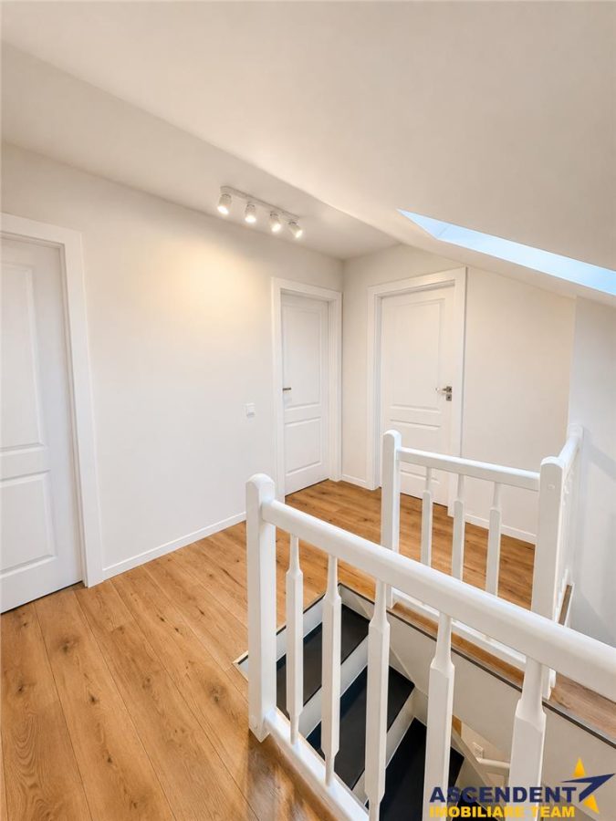 Penthouse duplex, prima inchiriere, 4 dormitoare, renovat recent, echipat, panorama Cetate, Tampa si Poiana. - foto 5