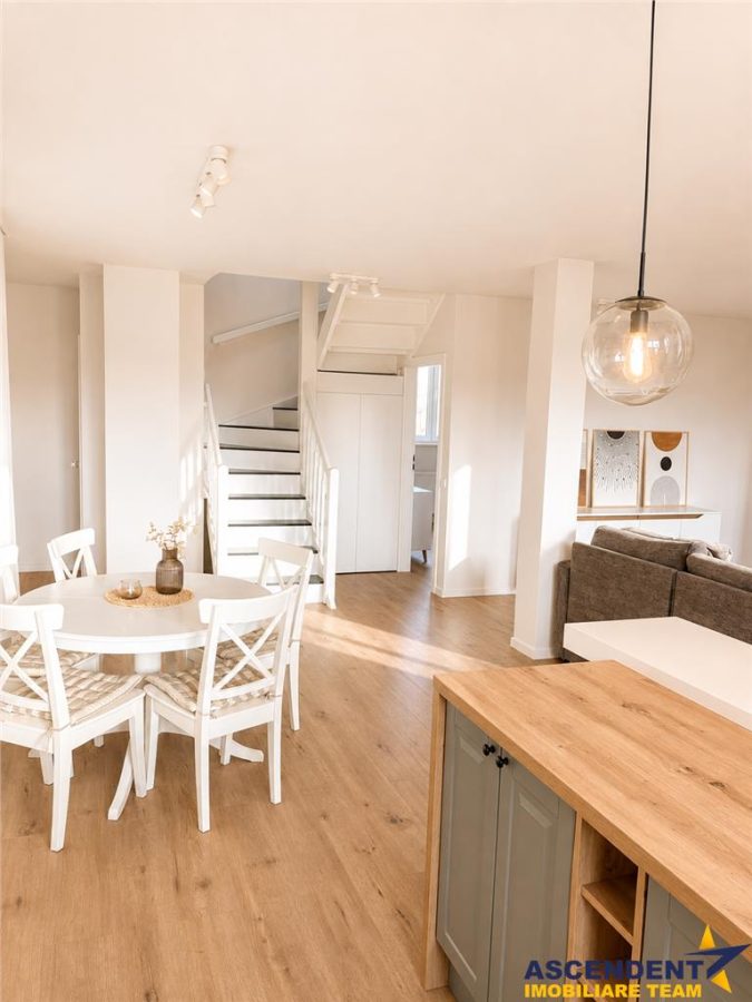 Penthouse duplex, prima inchiriere, 4 dormitoare, renovat recent, echipat, panorama Cetate, Tampa si Poiana. - foto 6