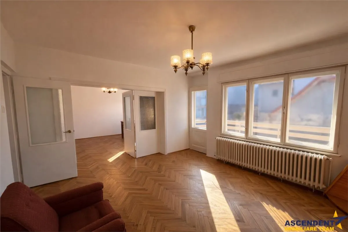Nivel in  vila, 4 camere cu garaj, curte proprie, Central, Brasov - foto 3