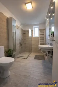 Nivel in  vila, 4 camere cu garaj, curte proprie, Central, Brasov - foto 4