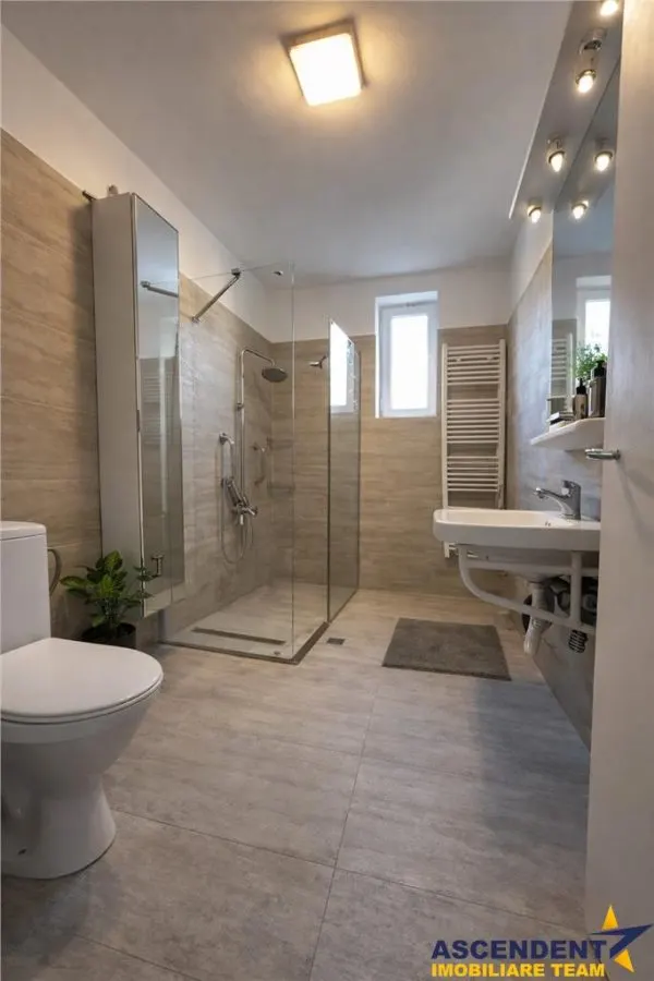 Nivel in  vila, 4 camere cu garaj, curte proprie, Central, Brasov - foto 4