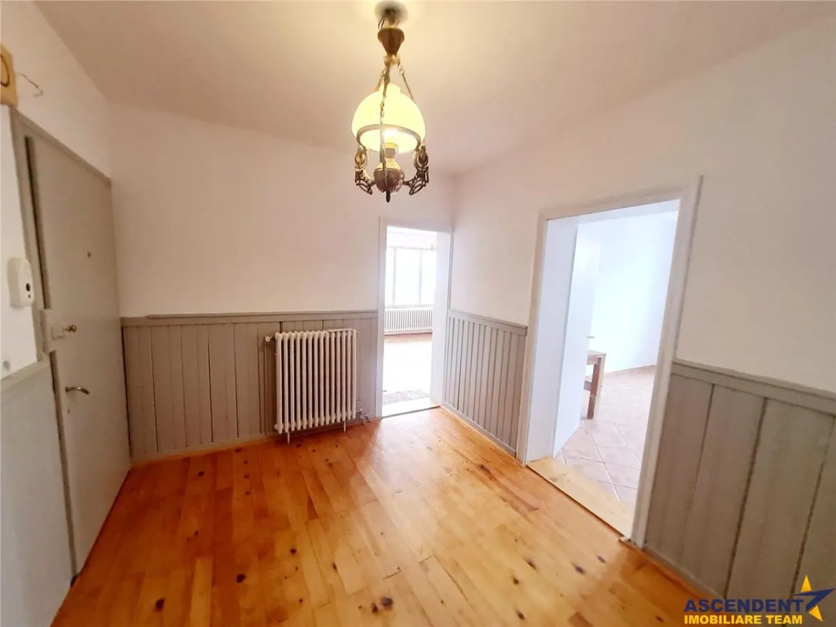 Nivel in  vila, 4 camere cu garaj, curte proprie, Central, Brasov - foto 5