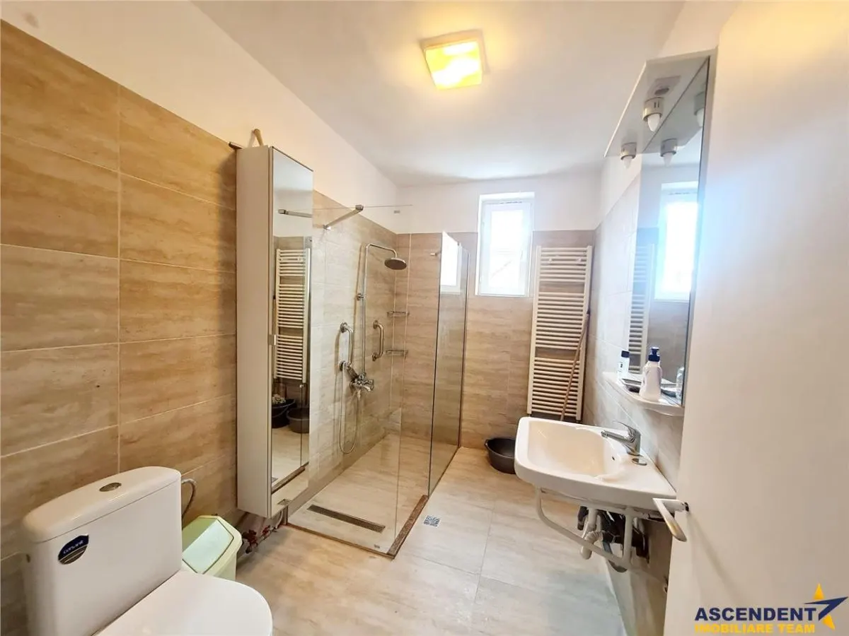 Nivel in  vila, 4 camere cu garaj, curte proprie, Central, Brasov - foto 8