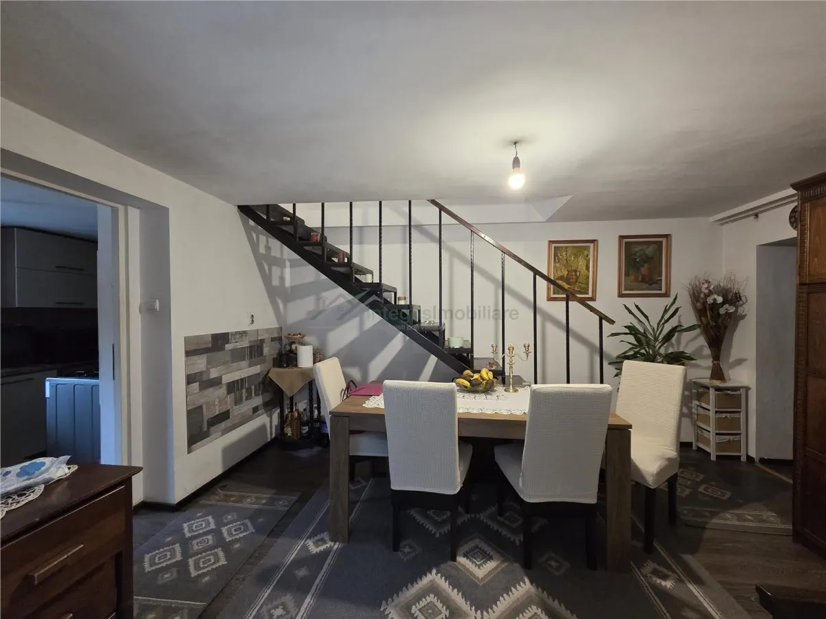Integris Casa cu 5 camere,curte individuala,Str Gradinarilor,Oradea - foto 1