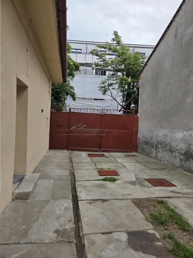 Integris Casa cu 5 camere,curte individuala,Str Gradinarilor,Oradea - foto 11