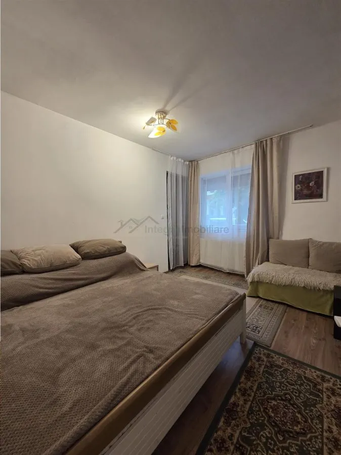 Integris Casa cu 5 camere,curte individuala,Str Gradinarilor,Oradea - foto 3