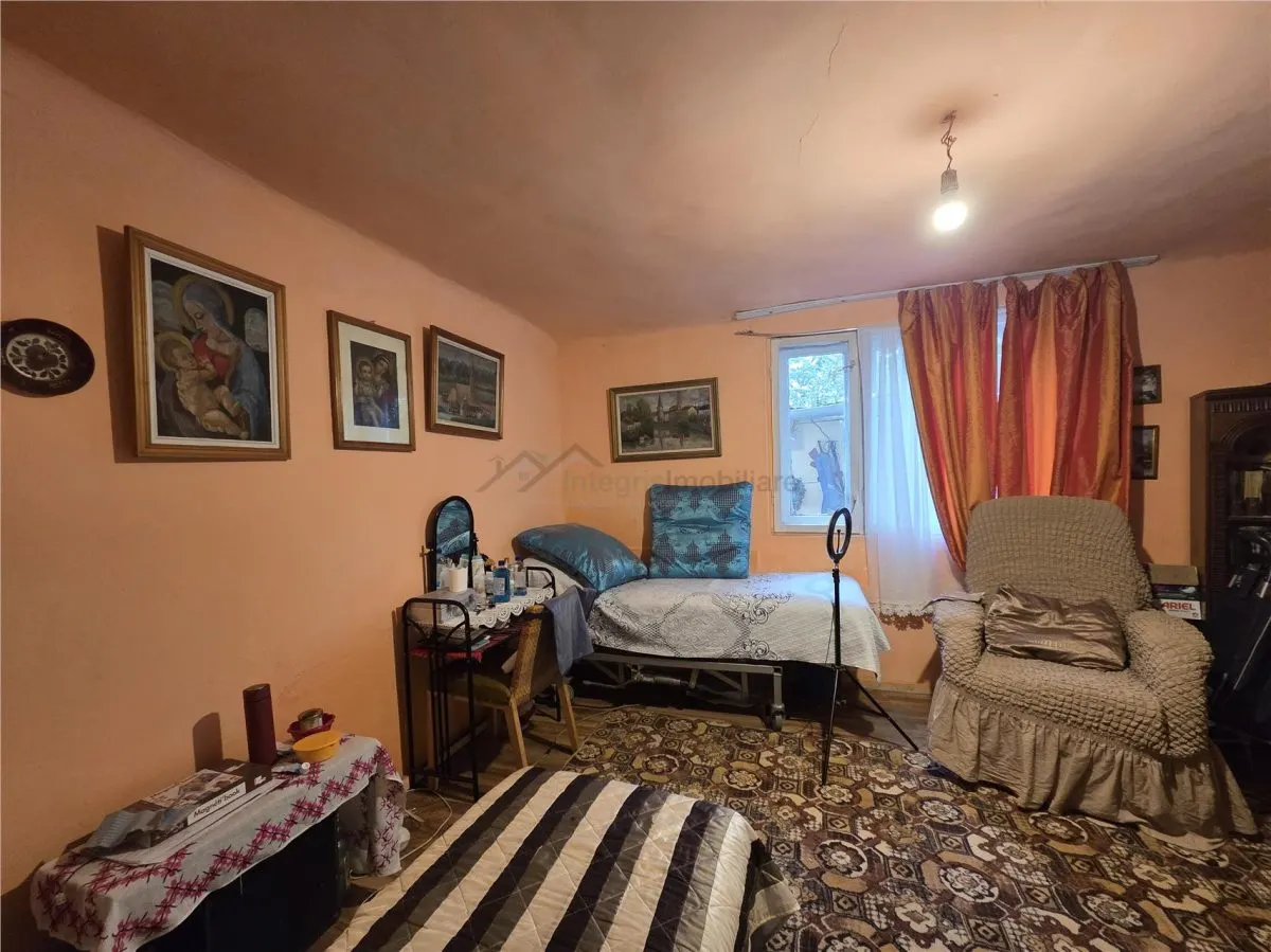 Integris Casa cu 5 camere,curte individuala,Str Gradinarilor,Oradea - foto 9