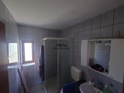 Casa cu gradina si foisor in Brazii Arad - foto 13