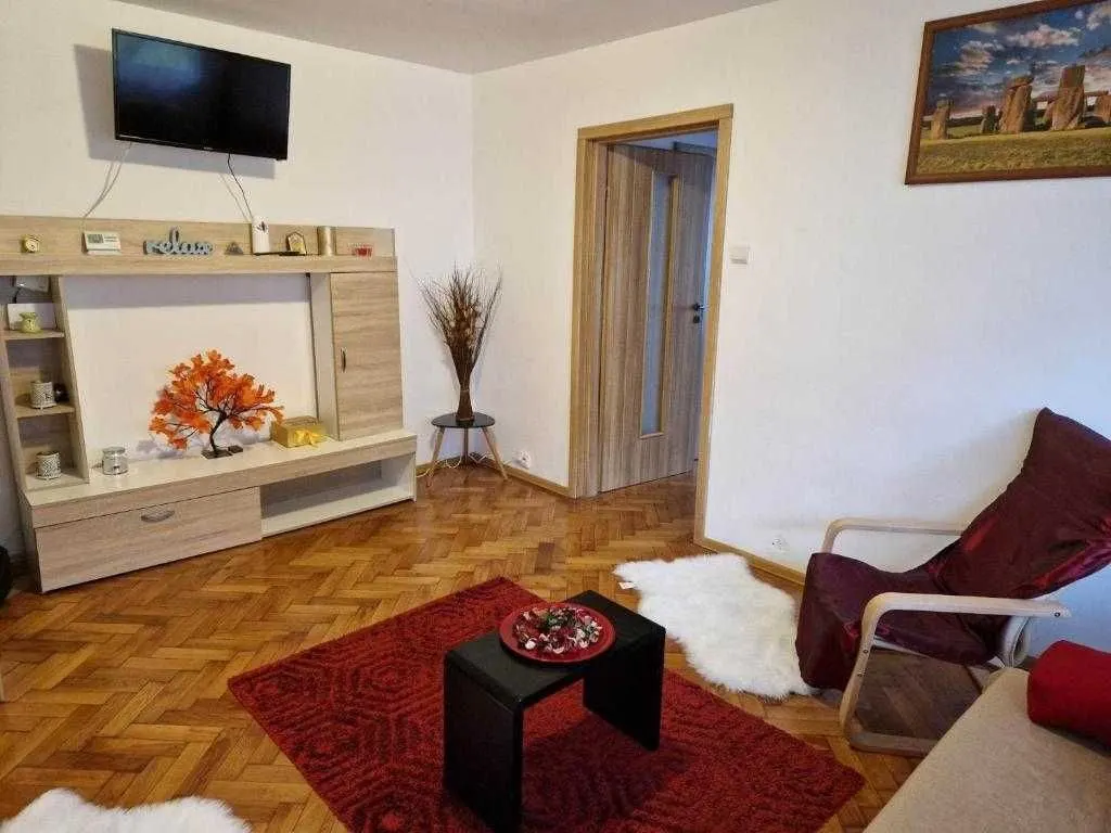 Apartament 2 camere Centrul Civic -CEC Bank,parter,98000 Euro neg - foto 1