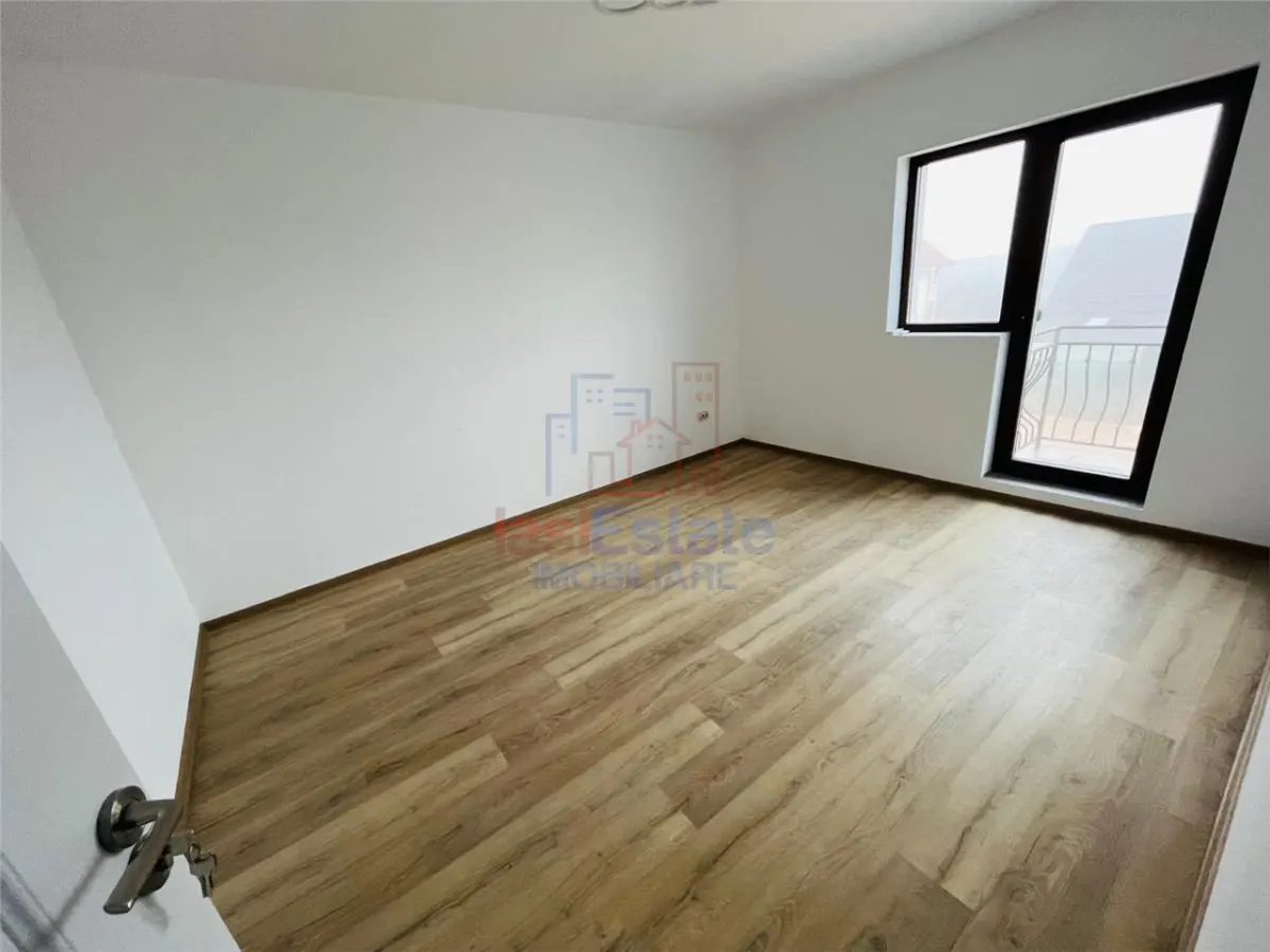 Apartament cu 2 camere Decomandat cu Parcare Capat Cug - foto 3