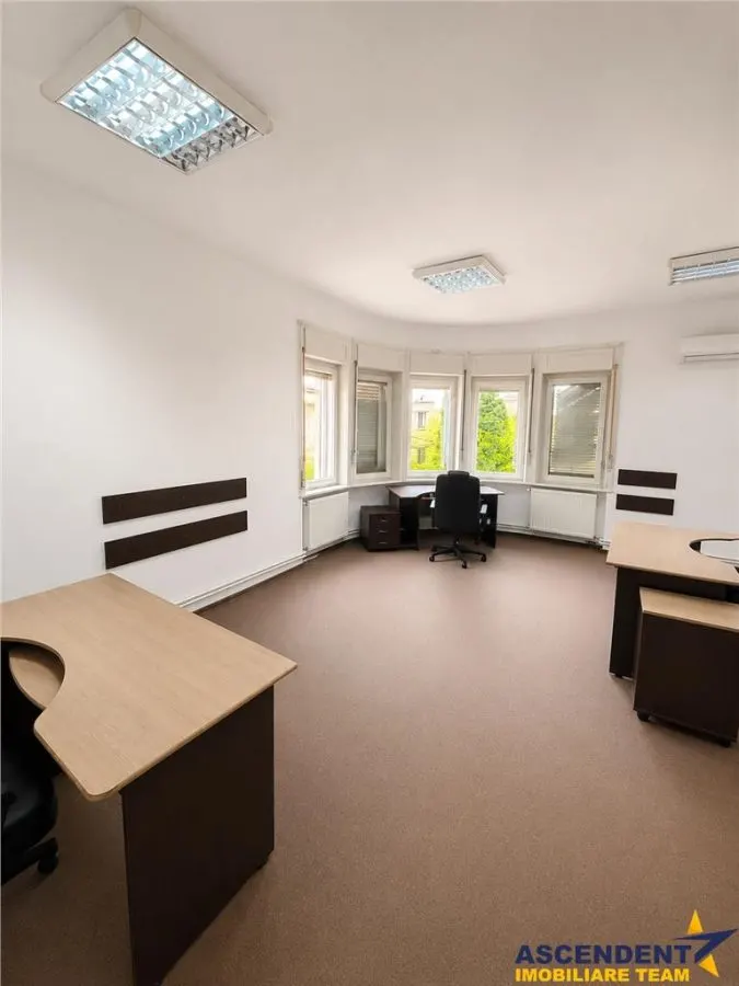 Spatiu pretabil:birouri/ cabinete/ servicii, acces stradal,curte proprie,Central,Targu Mures - foto 1