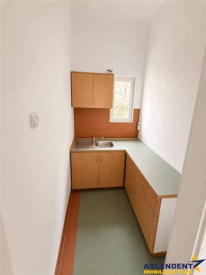 Spatiu pretabil:birouri/ cabinete/ servicii, acces stradal,curte proprie,Central,Targu Mures - foto 5