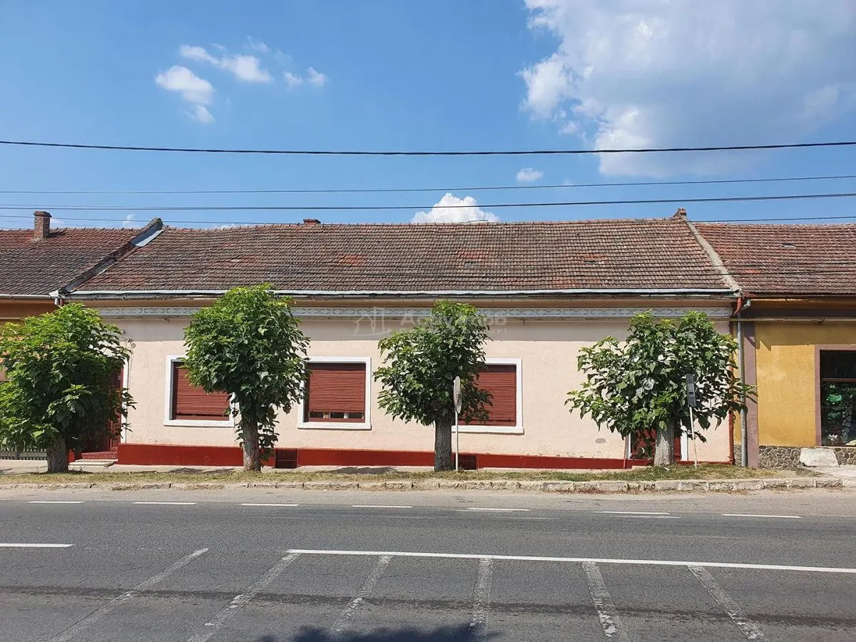 Bocsa Montana, Casa Solida + Teren, Strada Principala - foto 1