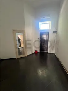 RECO Apartament ultracentral, loc de parcare privat inclus plus boxa - foto 11
