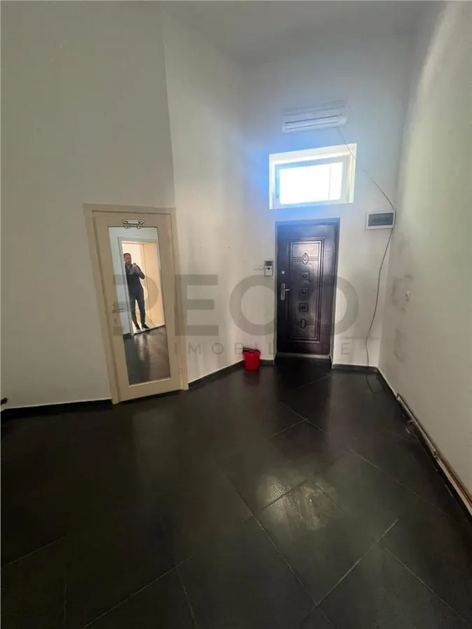 RECO Apartament ultracentral, loc de parcare privat inclus plus boxa - foto 11