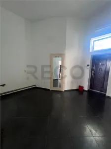 RECO Apartament ultracentral, loc de parcare privat inclus plus boxa - foto 13