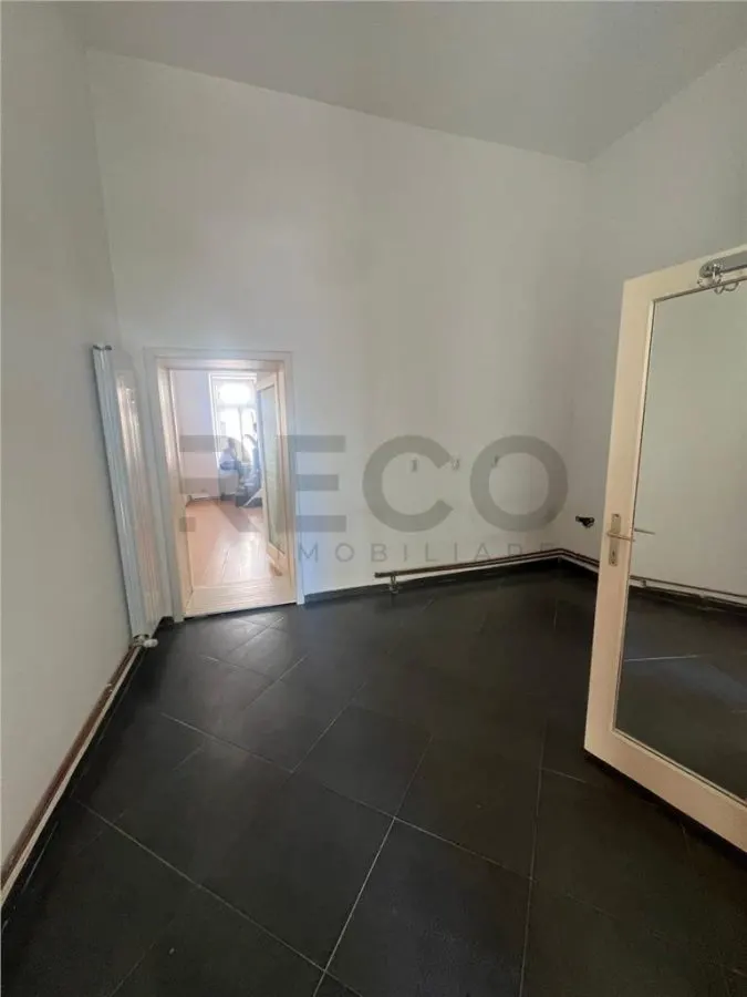 RECO Apartament ultracentral, loc de parcare privat inclus plus boxa - foto 4