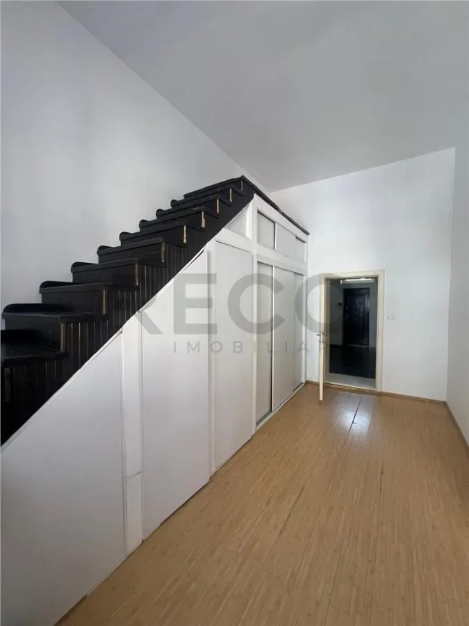 RECO Apartament ultracentral, loc de parcare privat inclus plus boxa - foto 5
