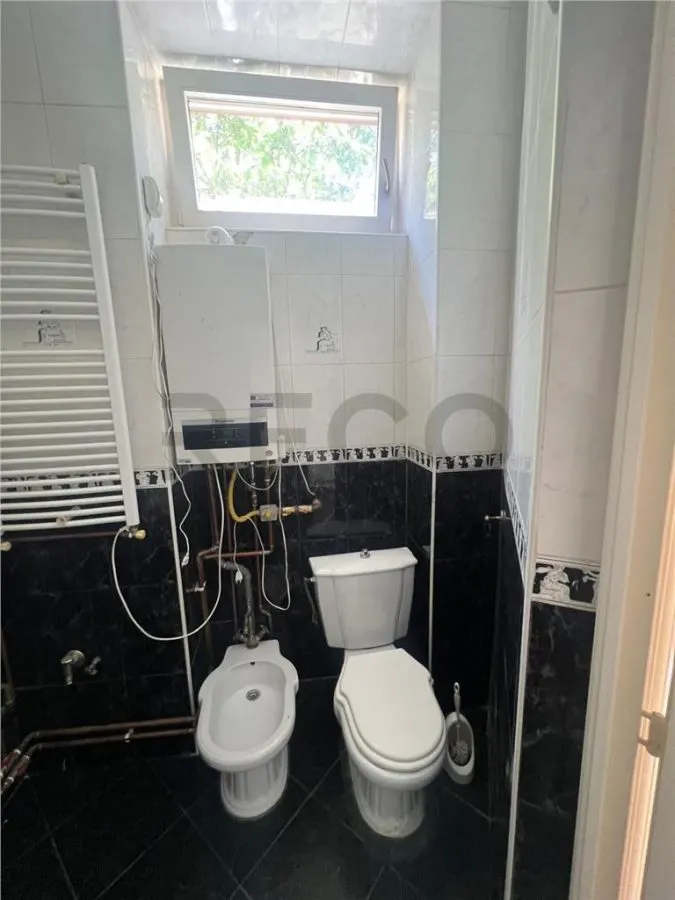 RECO Apartament ultracentral, loc de parcare privat inclus plus boxa - foto 10