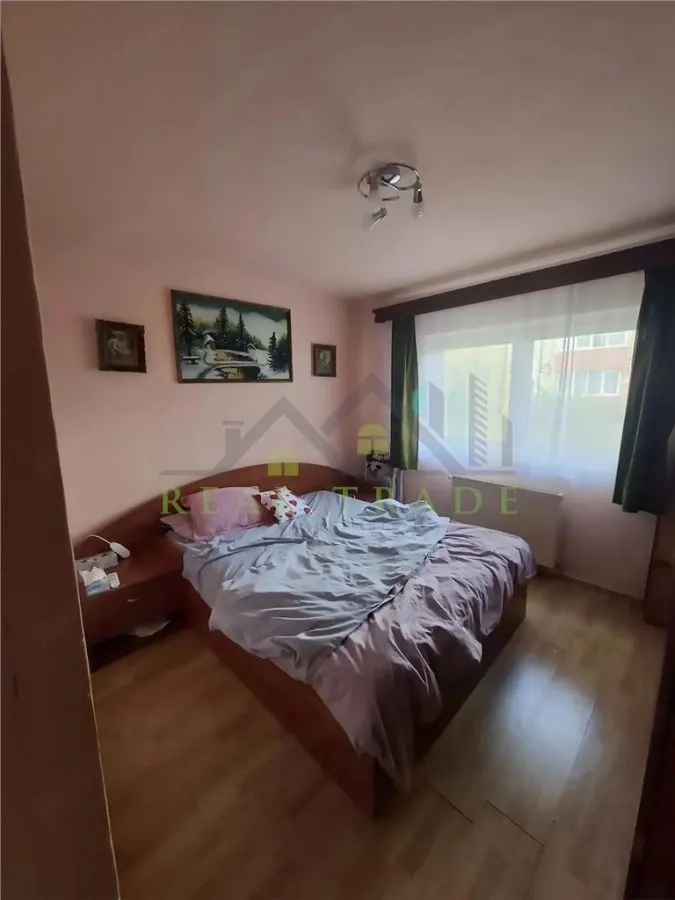 Apartament 4 camere etaj intermediar Tractorul - foto 2