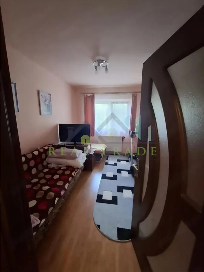 Apartament 4 camere etaj intermediar Tractorul - foto 4