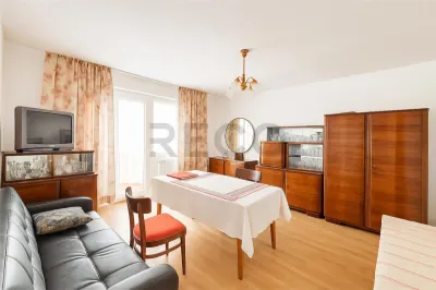 RECO Apartament cu 4 camere, decomandat, in Nufarul, la etajul 1 - Oradea