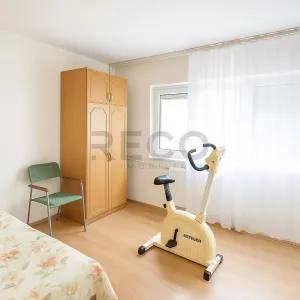 RECO Apartament cu 4 camere, decomandat, in Nufarul, la etajul 1 - foto 5
