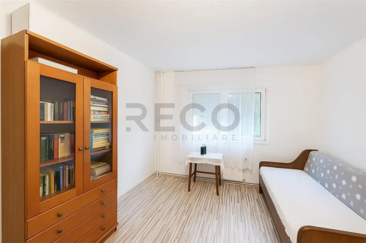 RECO Apartament cu 4 camere, decomandat, in Nufarul, la etajul 1 - foto 10