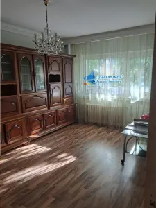 vanzare ap cu 3 camere cf 1 dec  . TRIVALE  . - Pitesti
