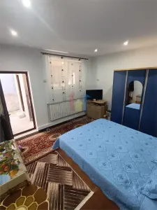 Casa Chercea, doua corpuri cladire, 3 camere, suprafata 256 mp - foto 2