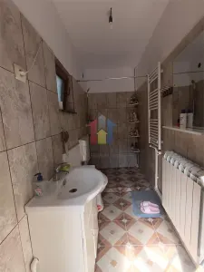 Casa Chercea, doua corpuri cladire, 3 camere, suprafata 256 mp - foto 14
