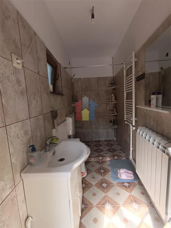 Casa Chercea, doua corpuri cladire, 3 camere, suprafata 256 mp - foto 14
