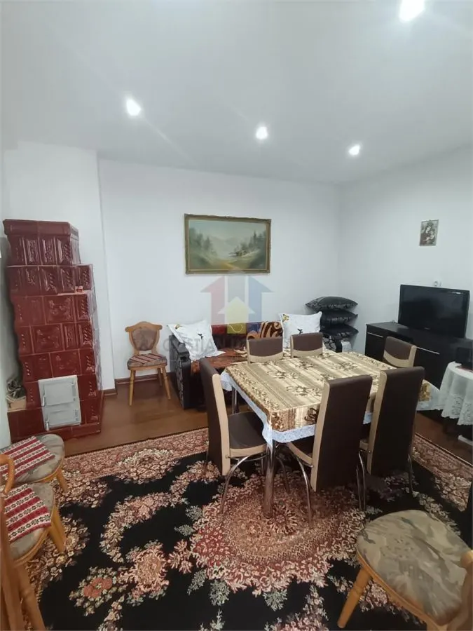 Casa Chercea, doua corpuri cladire, 3 camere, suprafata 256 mp - foto 3