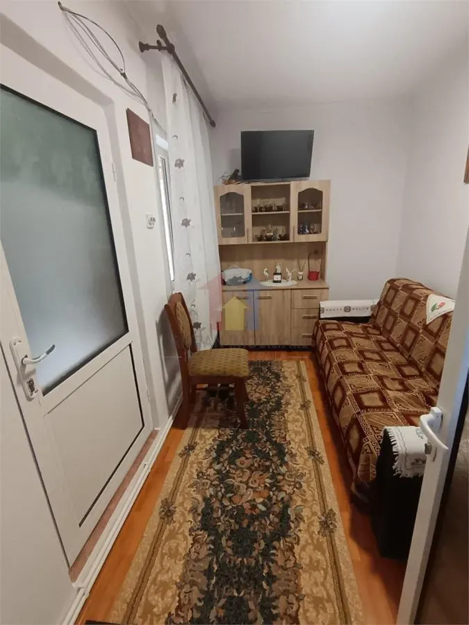 Casa Chercea, doua corpuri cladire, 3 camere, suprafata 256 mp - foto 4