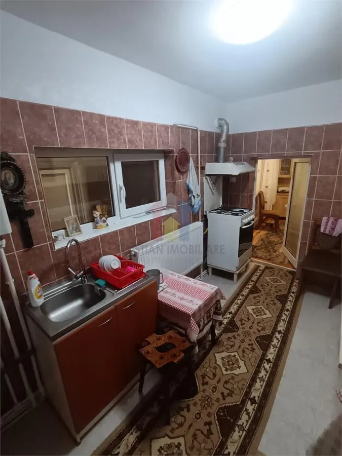 Casa Chercea, doua corpuri cladire, 3 camere, suprafata 256 mp - foto 5