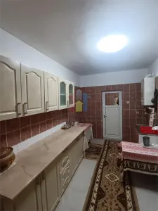Casa Chercea, doua corpuri cladire, 3 camere, suprafata 256 mp - foto 6