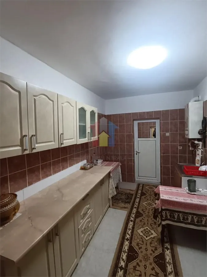 Casa Chercea, doua corpuri cladire, 3 camere, suprafata 256 mp - foto 6